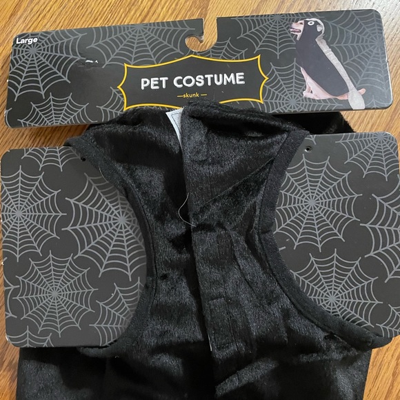 Skunk dog dress up costume - Picture 4 of 5